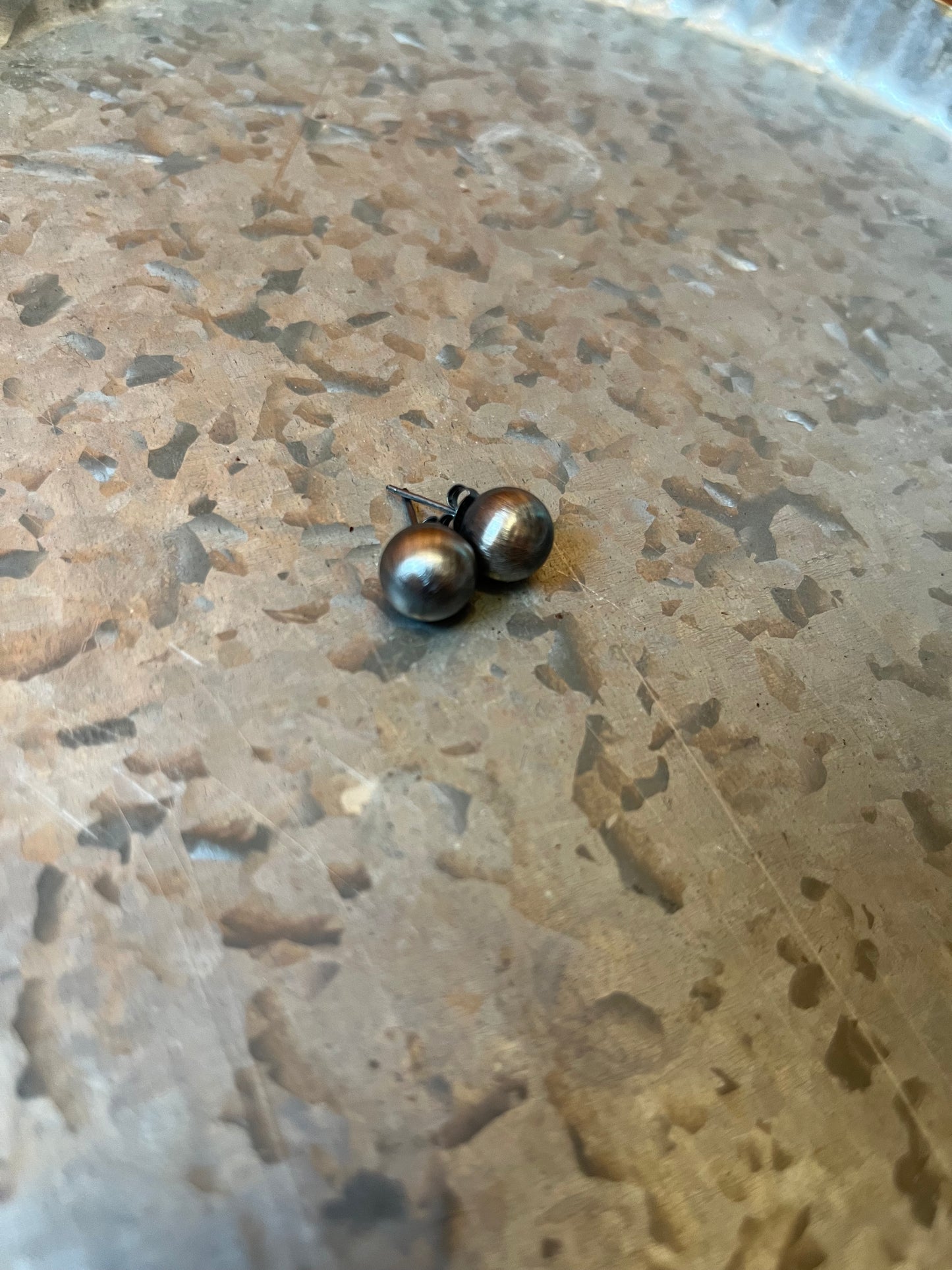10mm Navajo Pearl Earrings